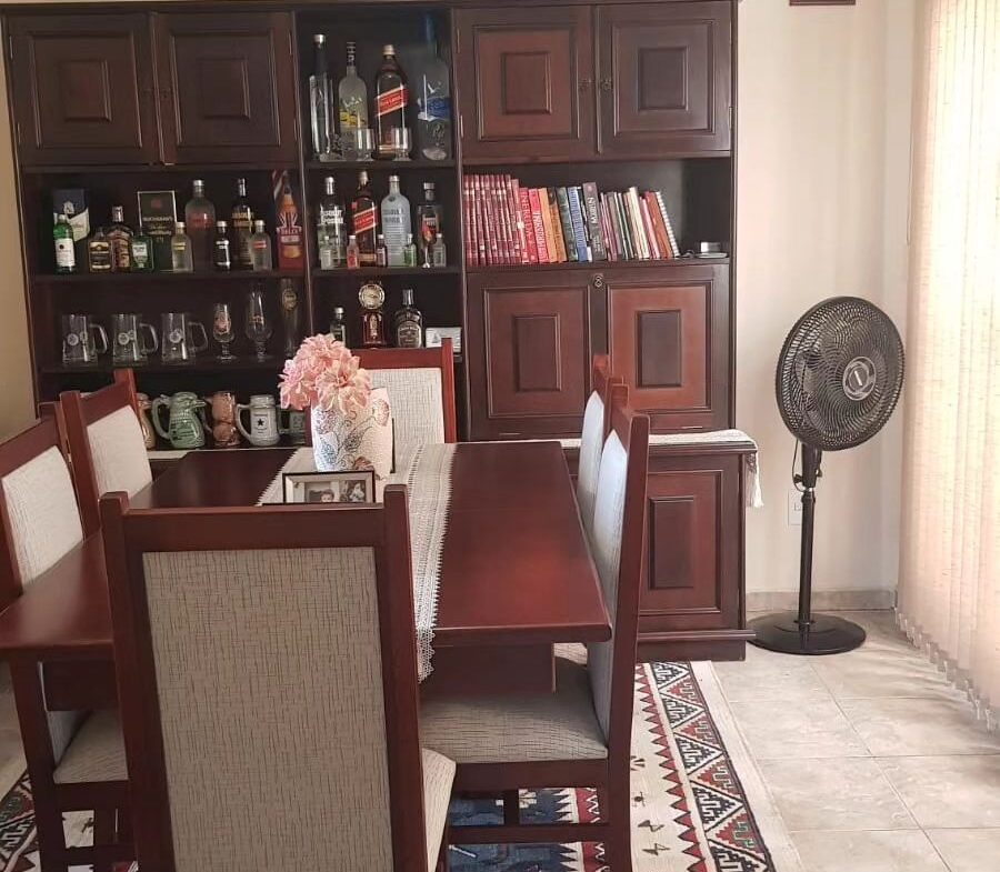 900